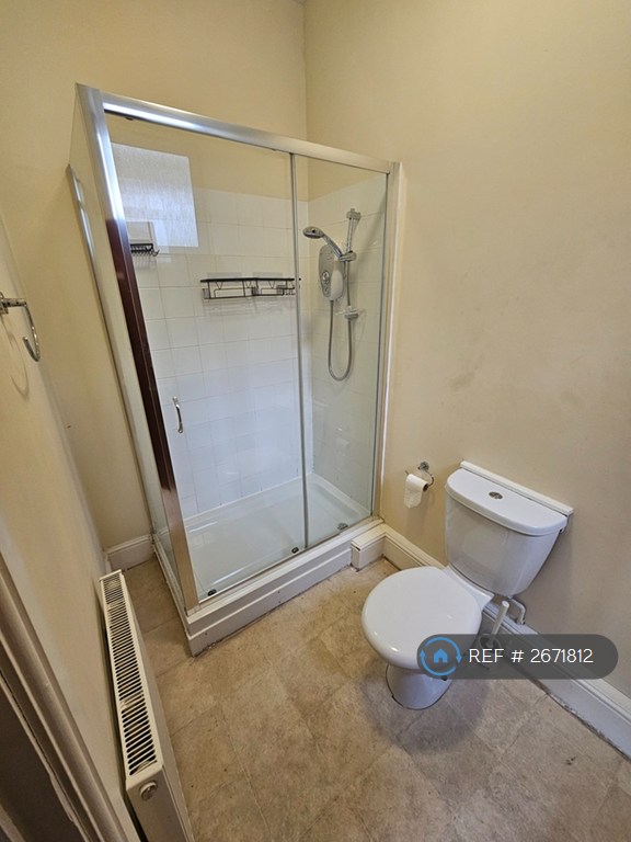 8 bedroom house in Wilbraham Road, Manchester, M14 (8 bed) (#2671812)