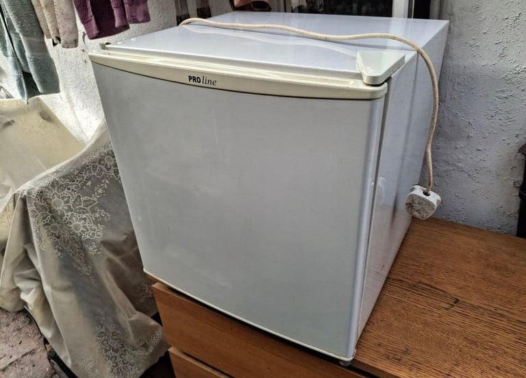 image for ** MUST GO BY 25/11 !! ** Proline mini fridge