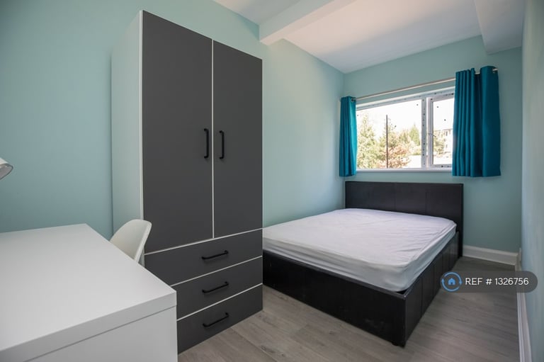 6 bedroom house in Rupert Road, Guildford, GU2 (6 bed) (#1326756)