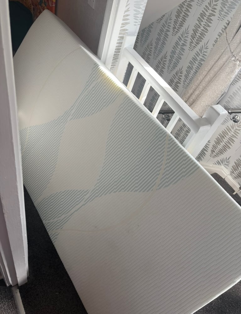 Single memory foam silent night mattress 