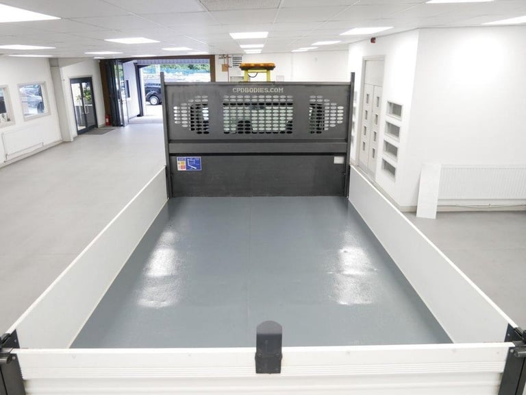 72 FORD TRANSIT 350 RWD 2.0 EBL 130 BHP L2 MEDIUM TIPPER ( TWIN REAR WHEELS )