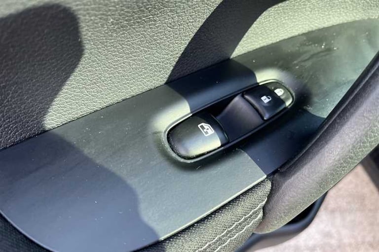 2018 Nissan Qashqai 1.2 DIG-T N-CONNECTA 5DR Hatchback Petrol Manual