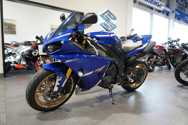 Yamaha YZF-R1 (BIG BANG) 2013, Blue with just 17829miles