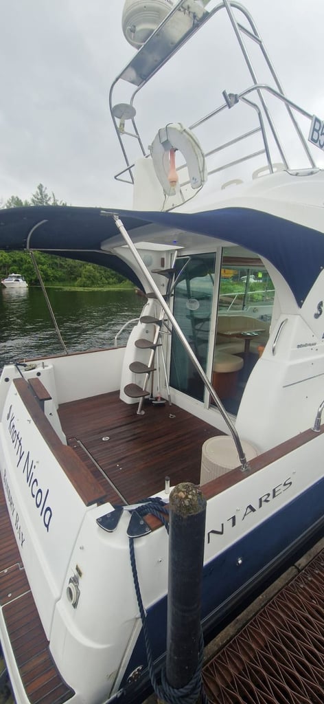 Beneteau 9.8m Flybridge 