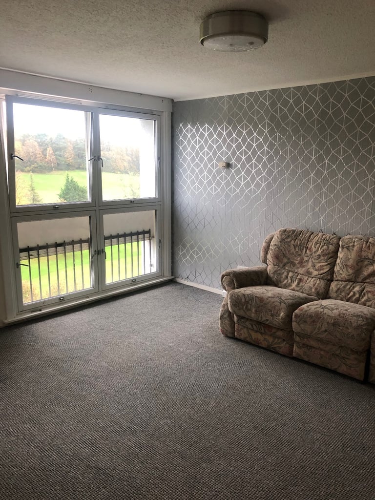 LOVELY ONE BEDROOM FURNISHED FLAT IN DALMUIR 