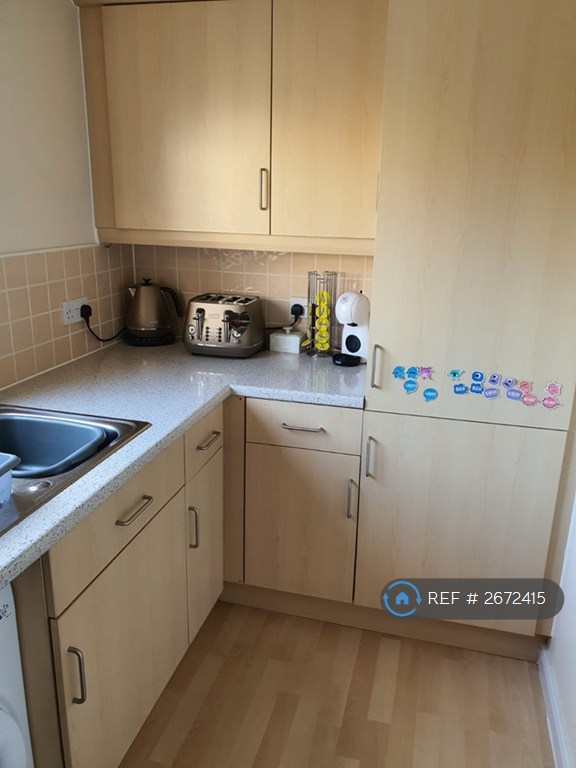 2 bedroom flat in Whitworth House, Newport, NP20 (2 bed) (#2672415)