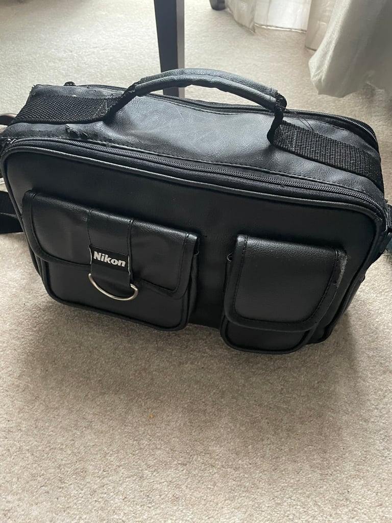 Camera Nikon D5100 16.2MP Digital DSLR Black