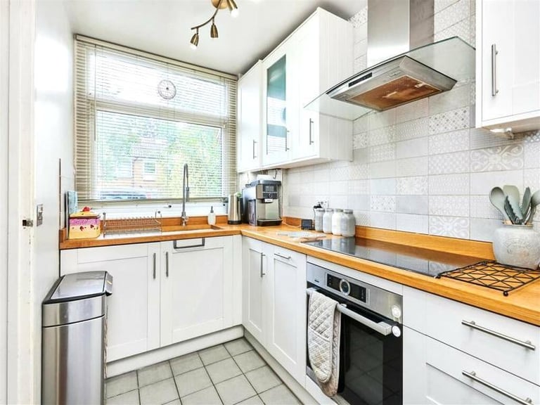 🏠 Cozy room available in Canning Town 