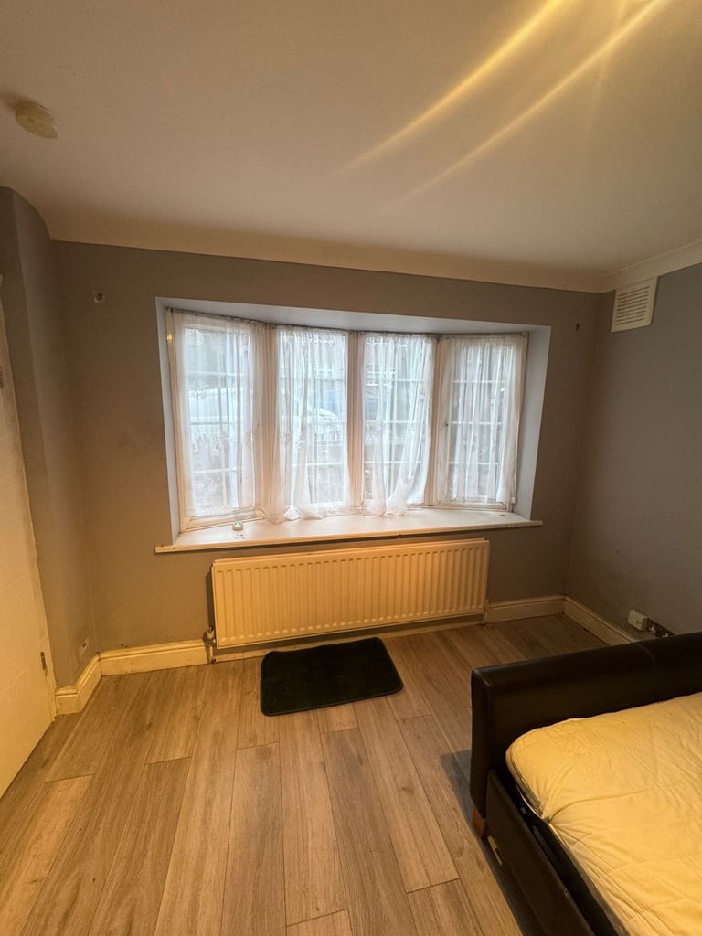 Double Rooms & single rooms available for rent 