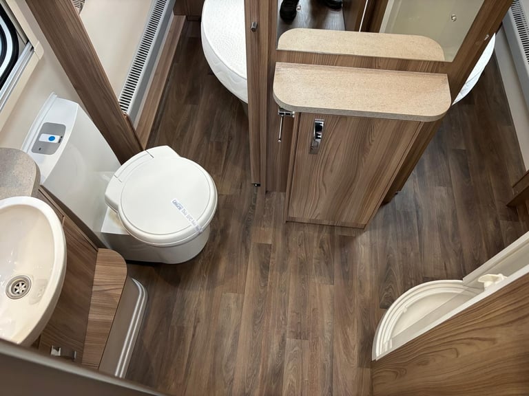 2022 SWIFT CHALLENGER 650, REAR FIXED ISLAND BED, CENTRE WASHROOM, ALDE, 