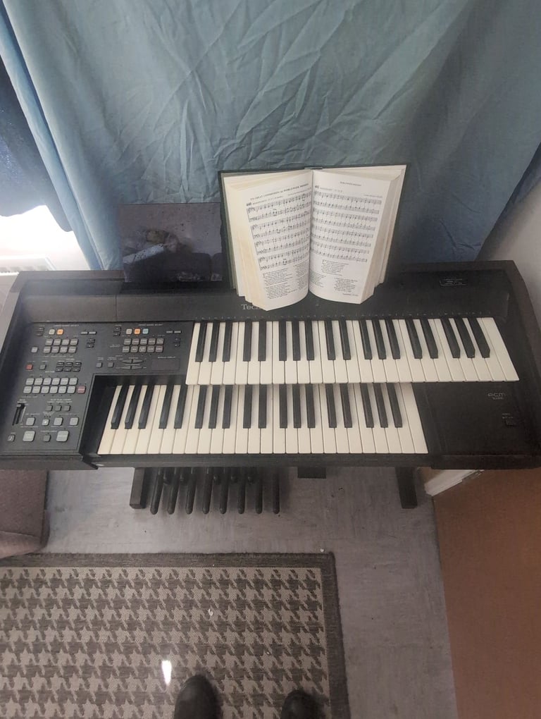 Electric keyboard/ Organ