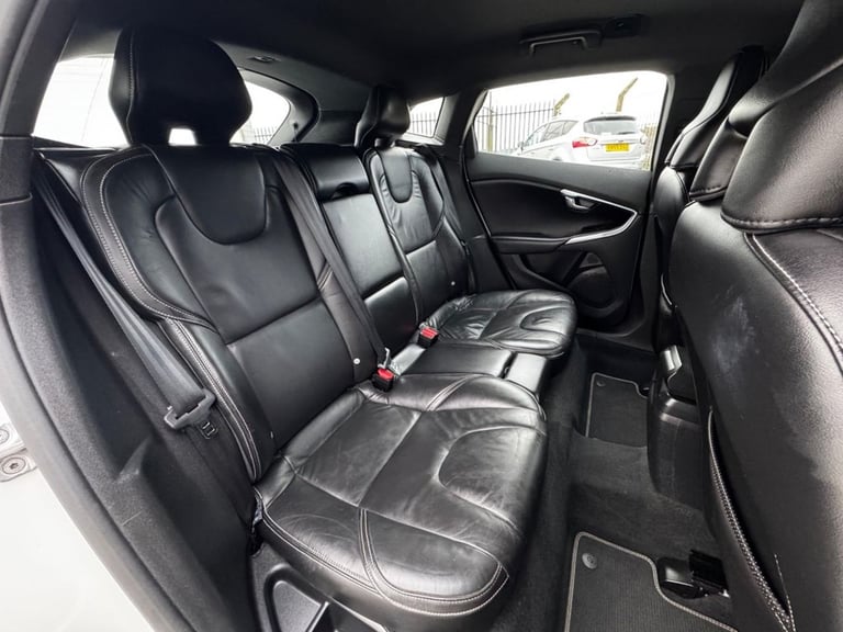 2015 15 VOLVO V40 1.6 D2 R-DESIGN LUX HATCHBACK 5DR DIESEL MANUAL EURO 5 (S/S) (