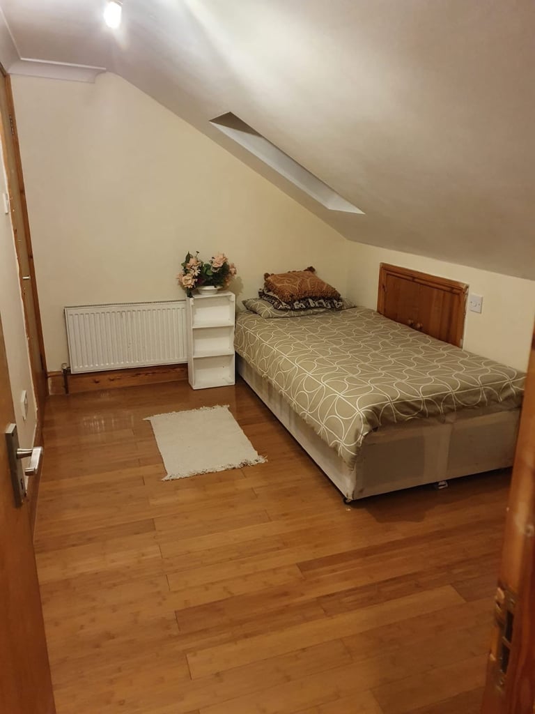 One bed studio flat including bills for single occupancy Postcode E11 4EQ