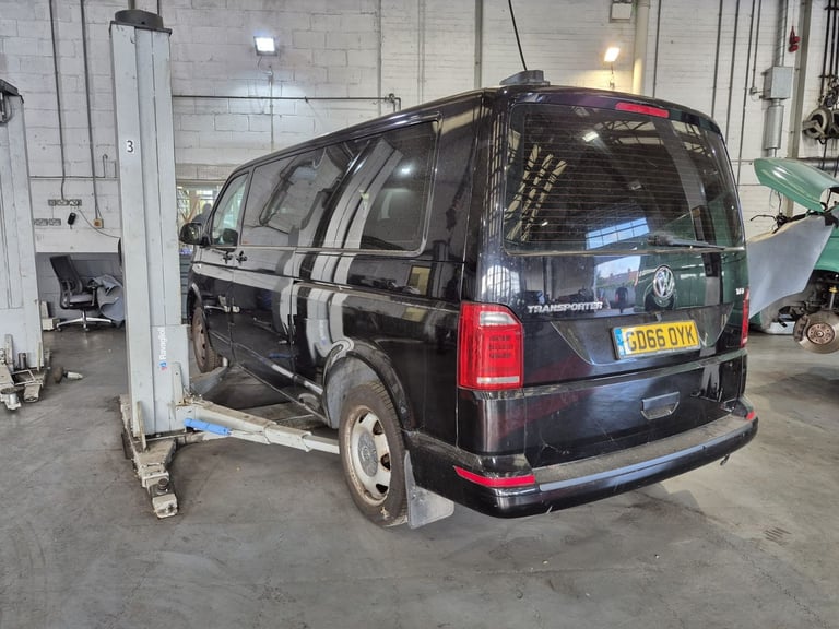 USED VOLKSWAGEN TRANSPORTER T30 TDI SHUTTLE S BMT BLACK 2017