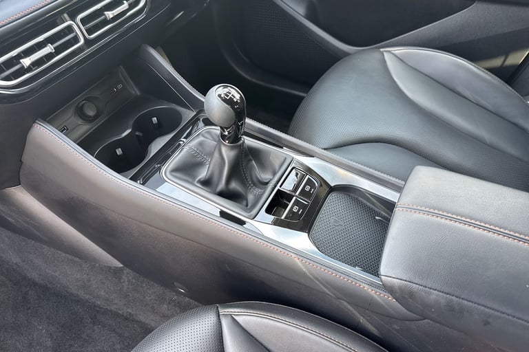 2025 MG MG HS 106290 Hatchback Petrol Manual