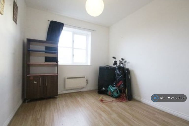 2 bedroom flat in Bellingham Court, Barking, IG11 (2 bed) (#2466839)