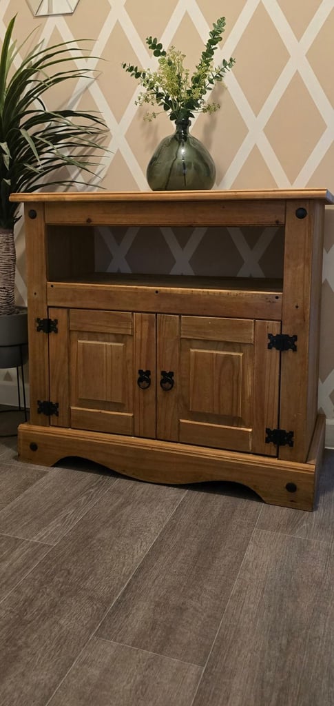 Mexican pine unit/sideboard/tv unit 