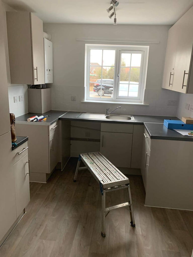 To complete 3 way swap -  3 bed wanted Alton or within 1 hour mile radius of Portslade (East Sussex)