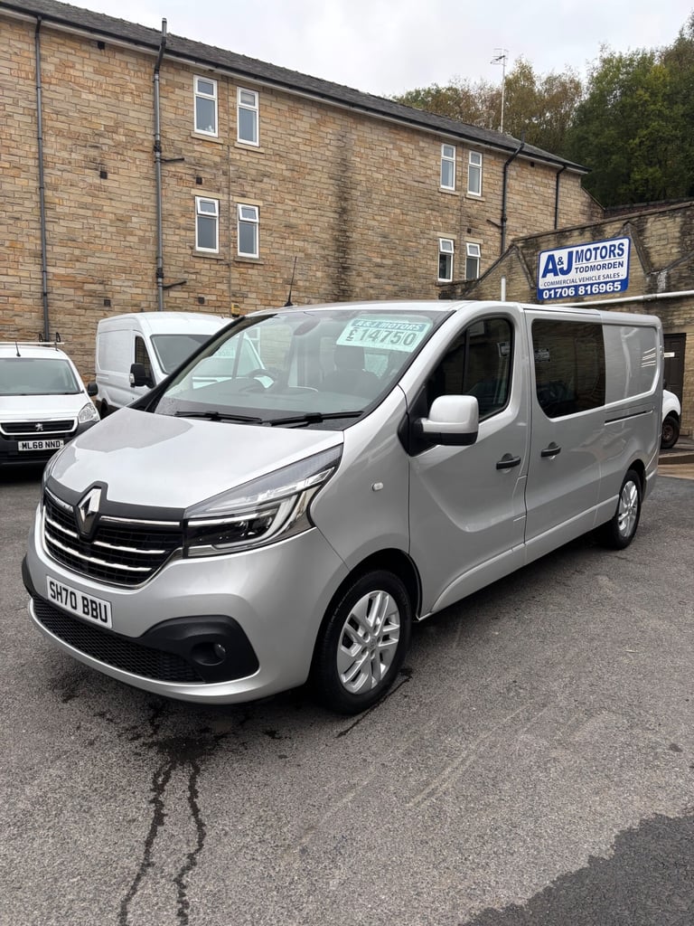 2020 Renault Trafic LL30 ENERGY dCi 145 Sport Nav 6 Seat Crew Van - NO VAT!! WINDOW VAN Diesel Ma...
