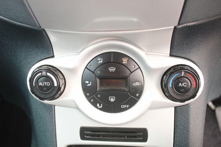 2010 Ford Fiesta 1.6 Titanium 3dr HATCHBACK Petrol Manual