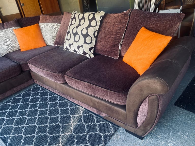 DFS CORNER SOFA VGC - DELIVERY AVAILABLE 