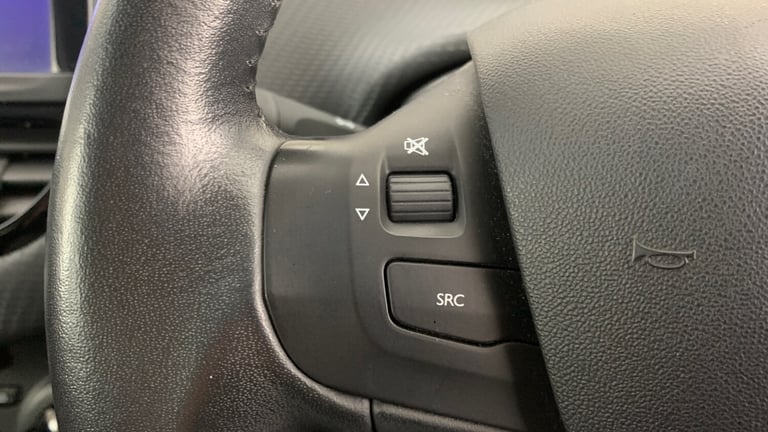 2016 Peugeot 208 1.2 PureTech XS White Hatchback 5dr Petrol Manual Euro 6 (82 ps) Hatchback Petro...