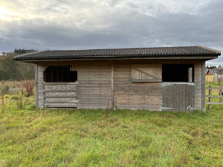 Mobile field shelter/stable 