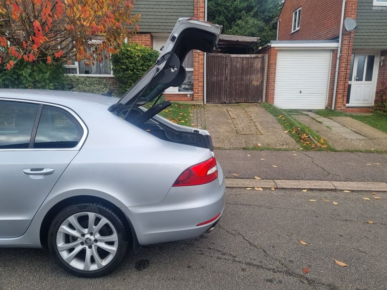 Skoda, SUPERB, Hatchback, 2014, Manual, 1968 (cc), 5 doors