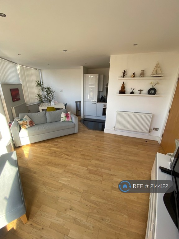 1 bedroom flat in Green Walk, London, SE1 (1 bed) (#2144122)