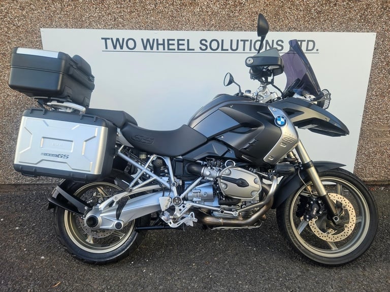 BMW R1200gs with full bmw vario luggage 