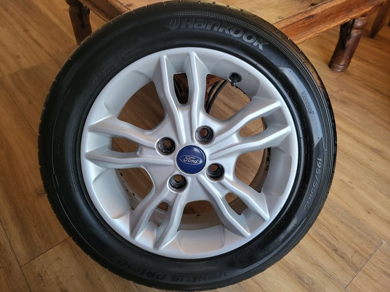 Ford fiesta alloy wheel and tyre 