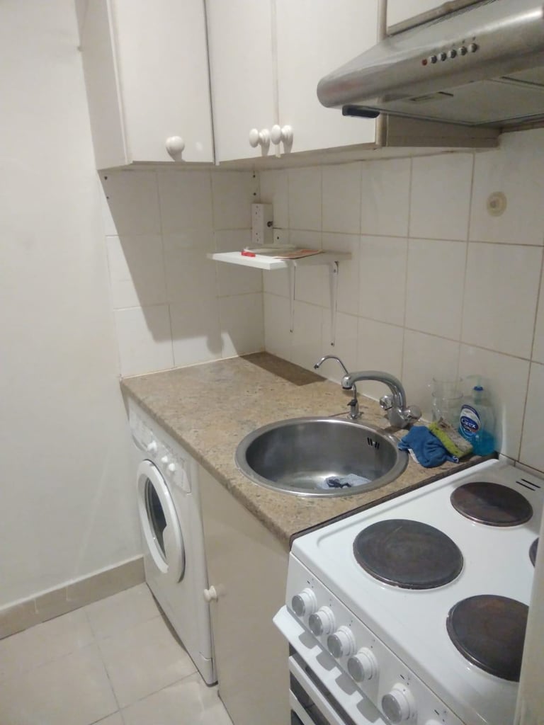 DSS GR FL2 BEDROOM GARDEN FLAT10MIN BUS WIMBLEDON10MIN WALK RAYNES PARK ONLY FOR PARENTS+CHILDREN