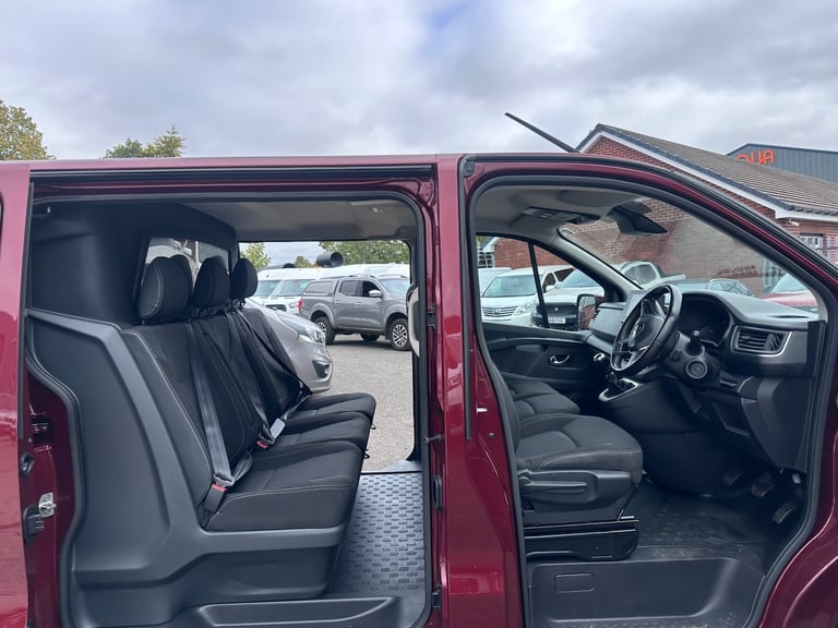 2023 Renault Trafic 2.0 dCi Blue LL30 Sport+ Crew Van Double Cab 150ps