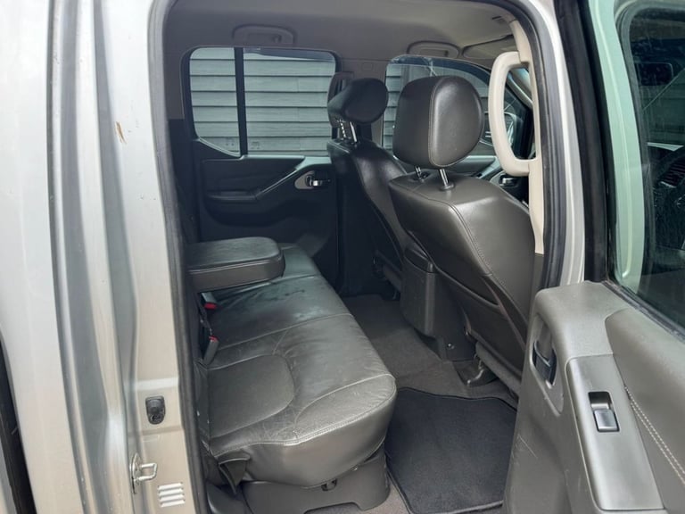 2012 Nissan Navara Double Cab Pick Up Tekna 2.5dCi 190 4WD PICK UP DIESEL Manual