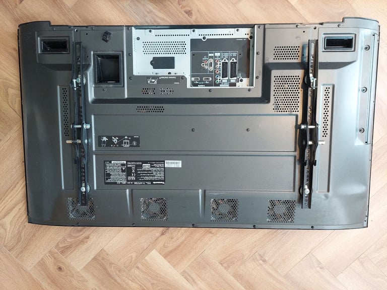 42" TV With Wall Bracket HDMI Ports and Built-in Freeview