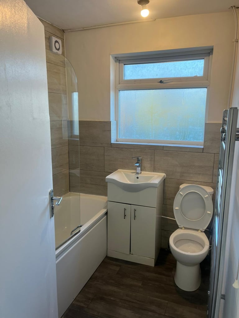 Spacious & Cosy Ensuite room for Rent UB5 6LQ