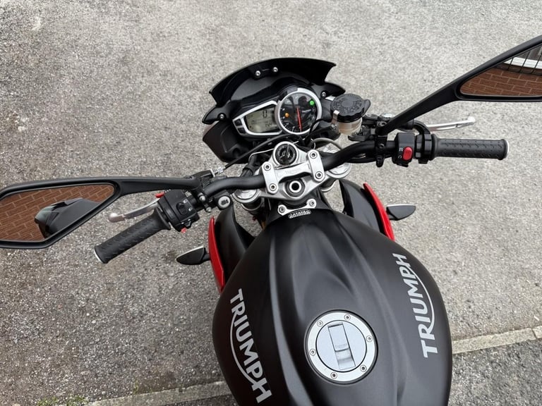 TRIUMPH STREET TRIPLE R