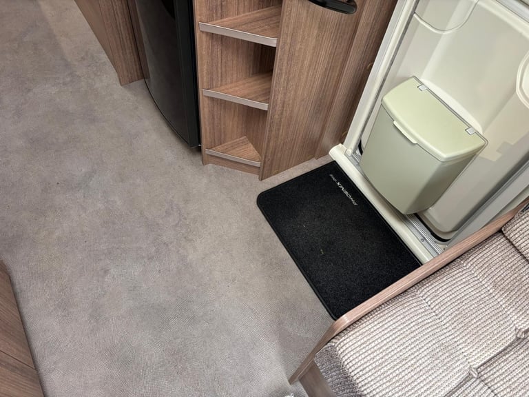 2019 Bailey Phoenix Vogue 642 SE Fixed Beds, End Washroom, 12 Months Warranty