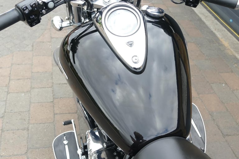 10 Triumph Thunderbird 1700