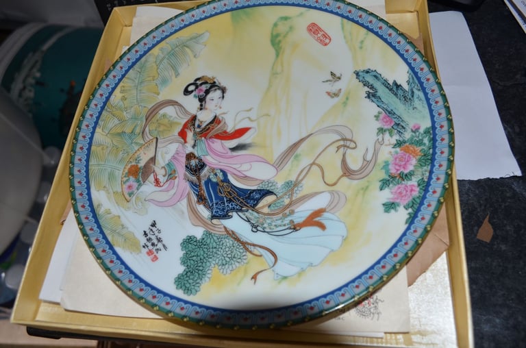 image for Certified Limited Edition Imperial Jingdezhen Beauties of the red mansion plate