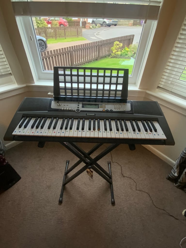 Yamaha EZ-200 61 Key Electronic Keyboard With Carry Case and Stand