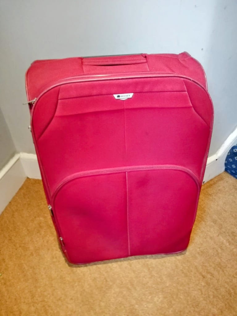 2x BIG TRAVELLING LUGGAGES/SUITCASES