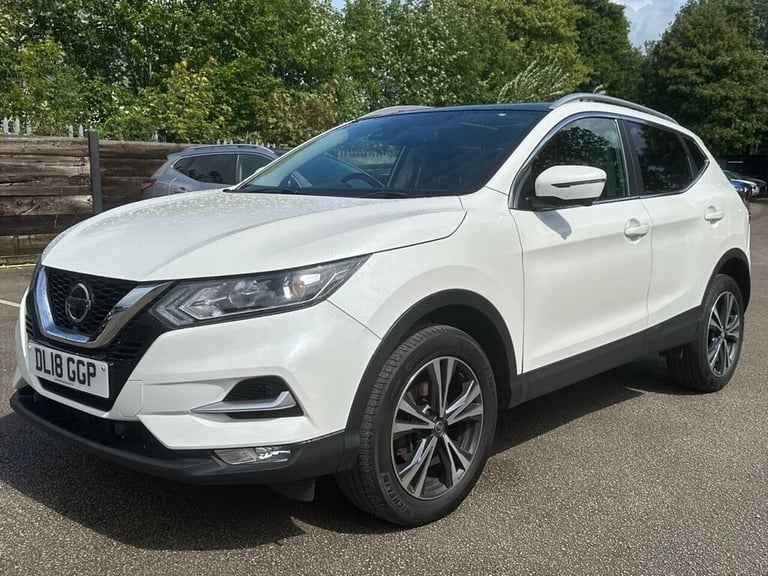 image for 2018 Nissan Qashqai 1.5 dCi N-CONNECTA 110 BHP + SAT NAV + GLASS SUNROOF HATCHBACK Diesel Manual