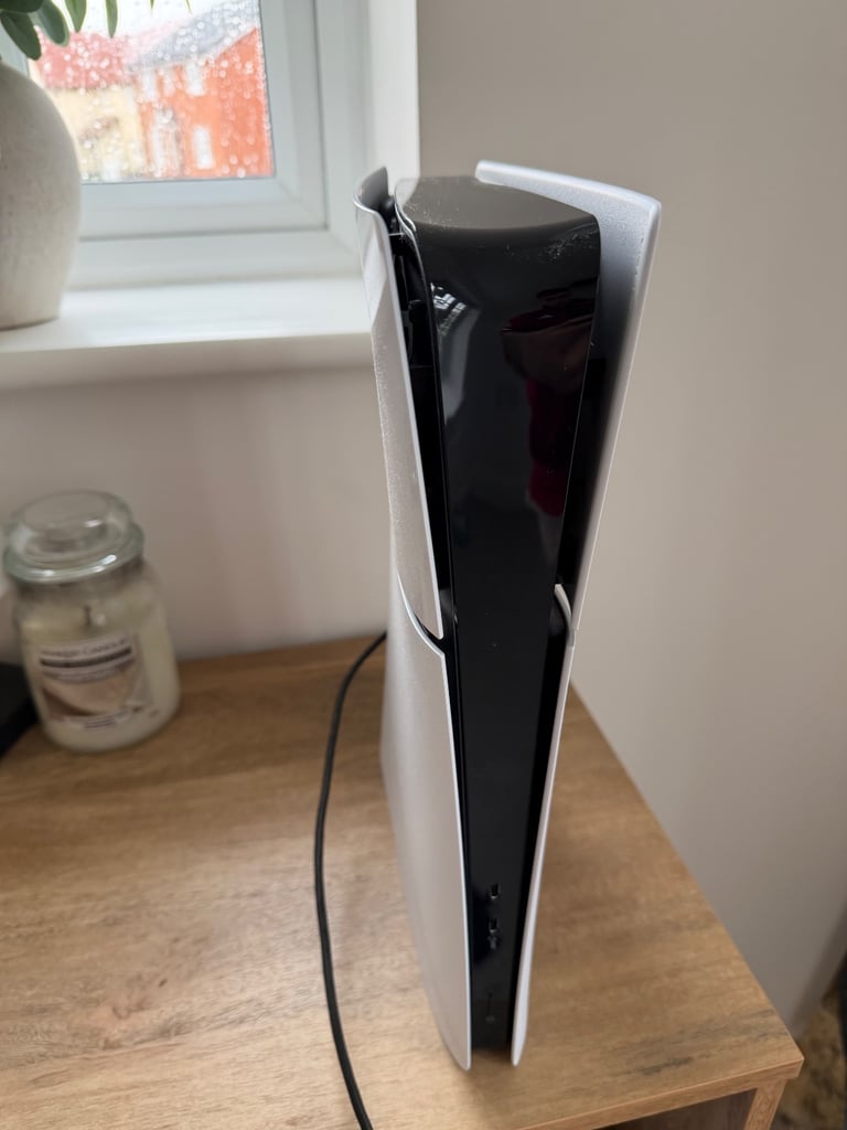 PS5 digital edition - slim console 