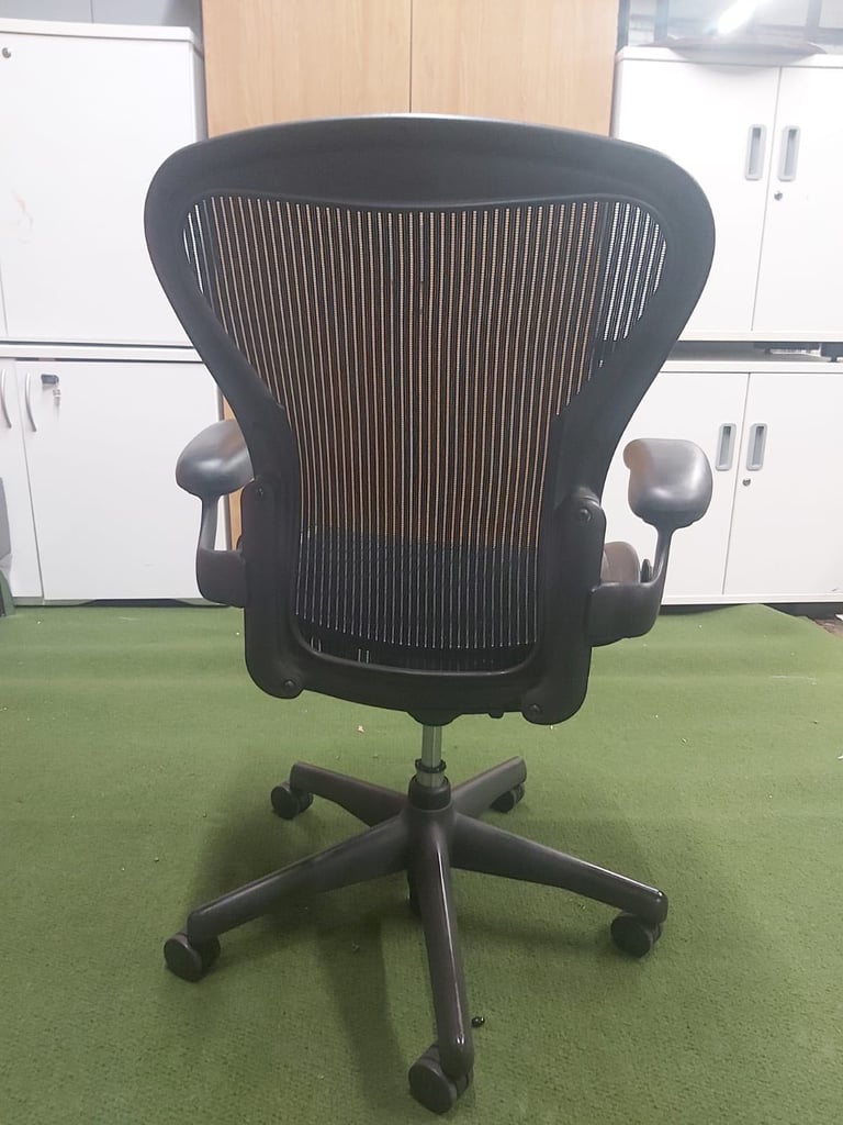 image for Herman Miller aeron size B with minor snag.