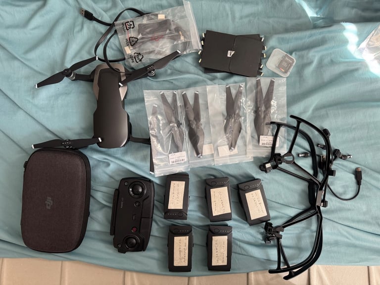 DJI Mavic Air Drone Fly More Combo + Extras – 5 Batteries, Charging Hub, Case & More