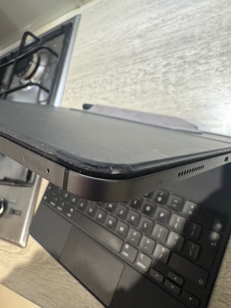 iPad Pro 12.9” 256gb (2021) 5G and WiFi + Magic Keyboard + Apple Pencil