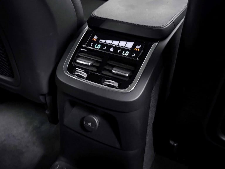 2023 Volvo XC90 Core Bright T8 (455 hp) ESTATE Petrol/Electric Hybrid Automatic