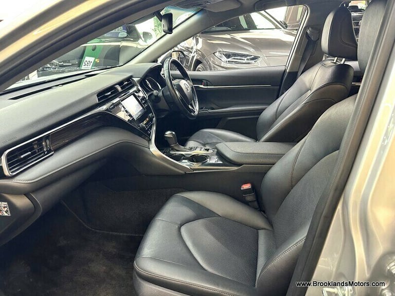 Toyota Camry 2.5 VVT-I DESIGN [SAT NAV, LEATHER, HEATED SEATS &amp; REVERSE CAMERA]