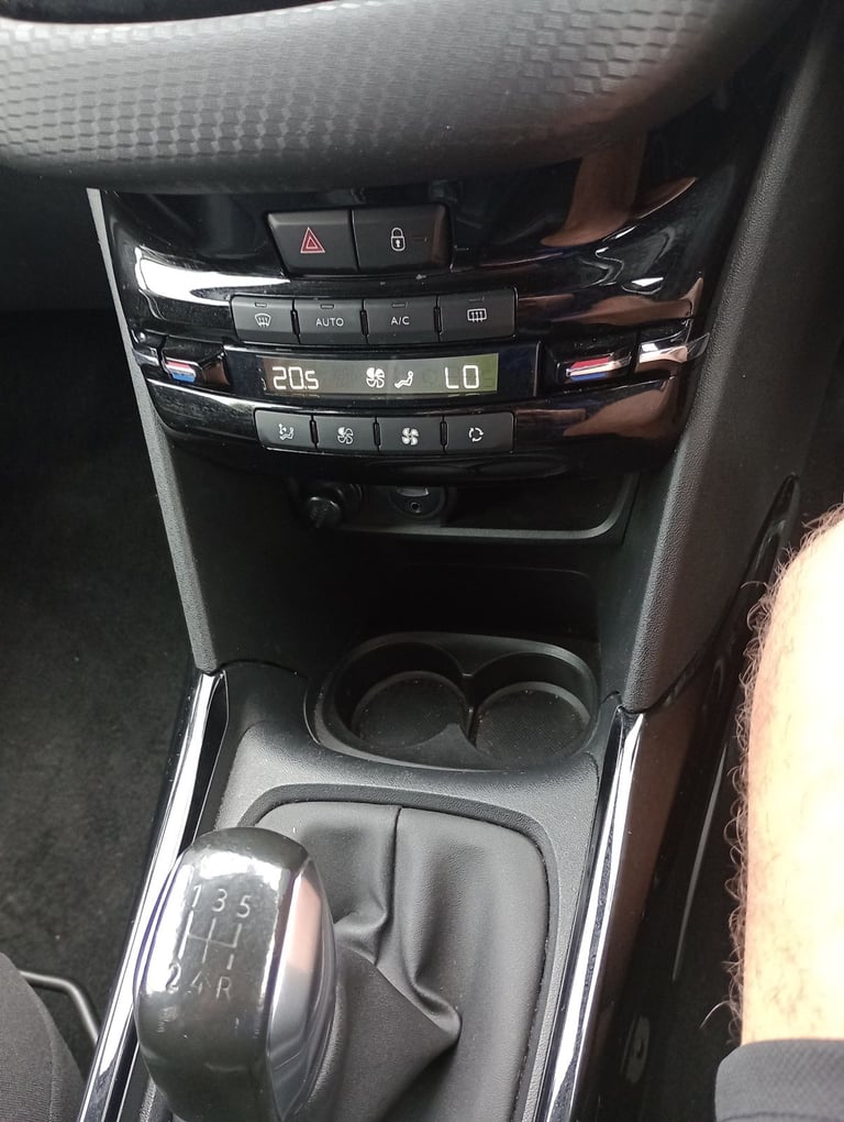 Peugeot, 2008, Hatchback, 2017, Manual, 1199 (cc), 5 doors